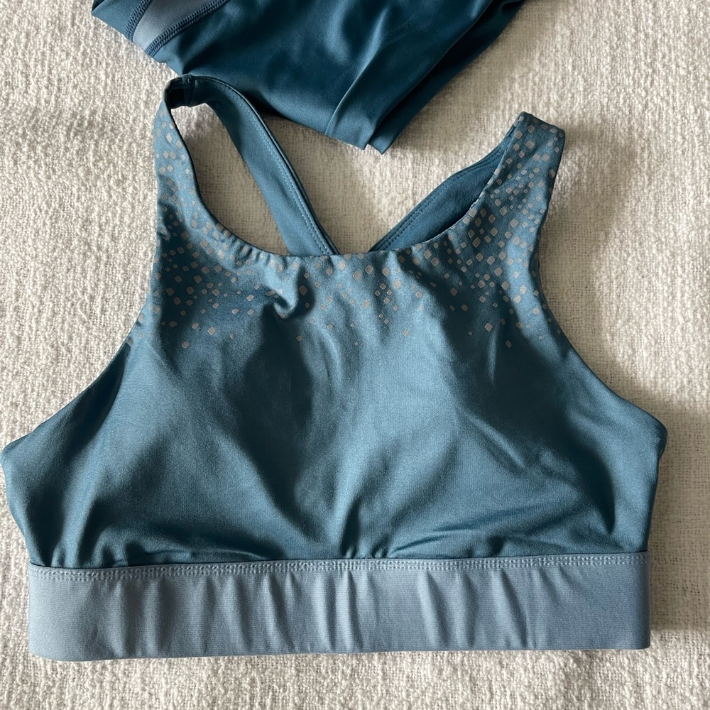 Fabletics Capri Legging Set - Picture 2 of 8